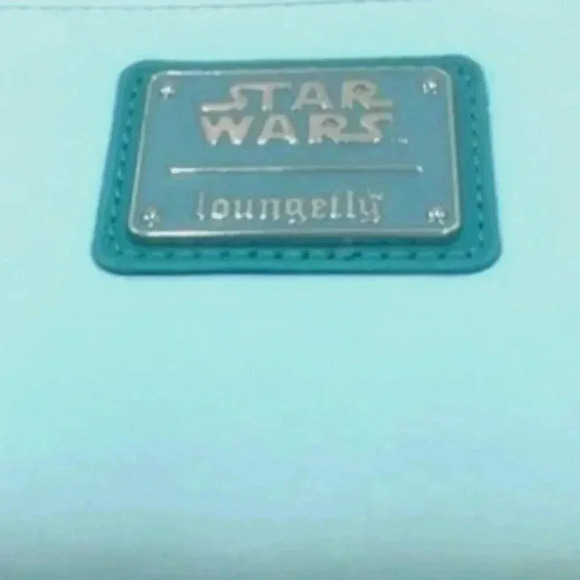 NWT Star Wars Yoda Hologram Loungefly Disney Glow in the Dark Wallet - Picture 4 of 9
